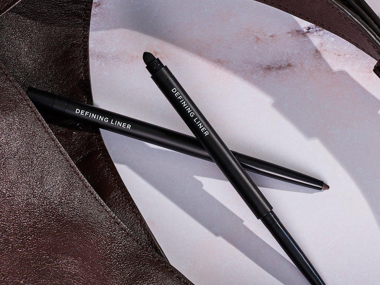 Γιατί αυτό το Καφέ Eyeliner πρέπει να είναι στην τσάντα σας;