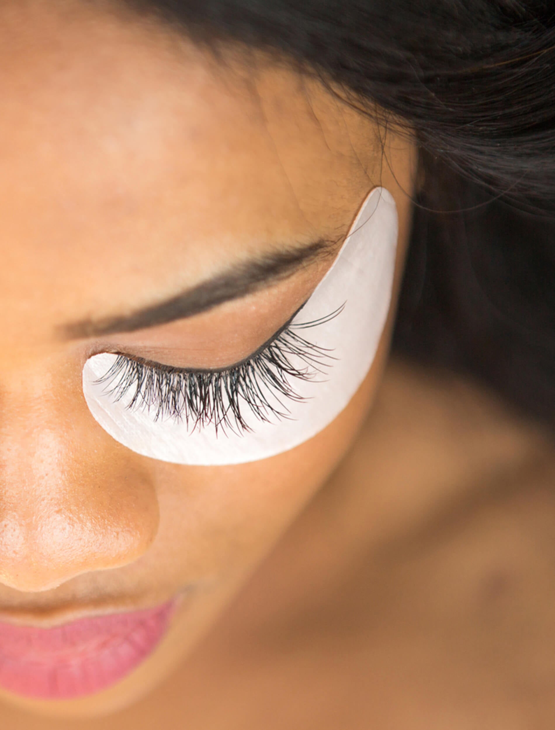 Lash extensions και ψεύτικες βλεφαρίδες στο μικροσκόπιο.