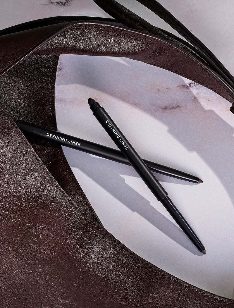 Γιατί αυτό το Καφέ Eyeliner πρέπει να είναι στην τσάντα σας;